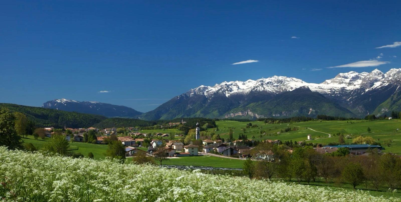 Dolomiti, Camping Village in location da sogno